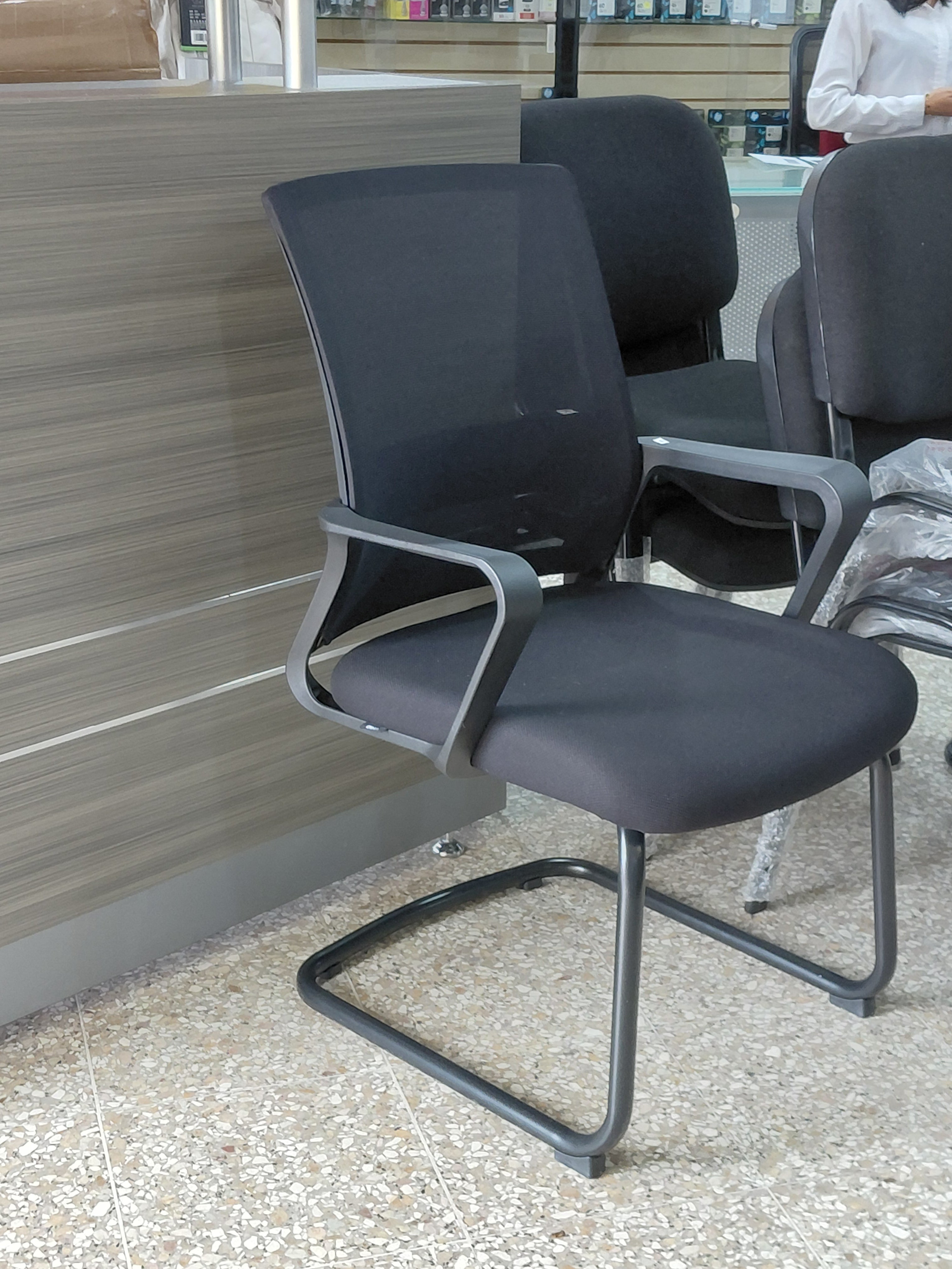 Sillas secretarias o de espera con brazos disponibles